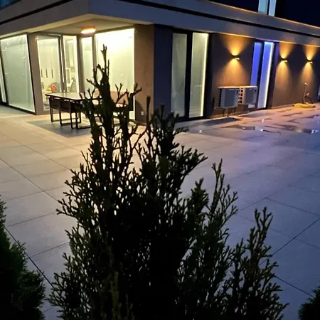 The Terrace Lounge By Rv Apartment *