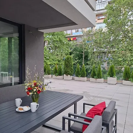 The Terrace Lounge By Rv * Warna