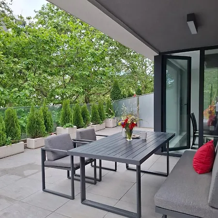The Terrace Lounge By Rv וארנה