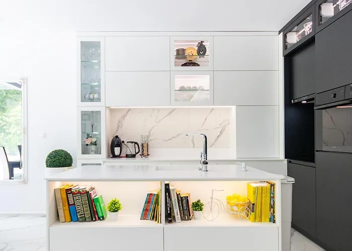 Apartment The Terrace Lounge By Rv Warna