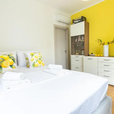 The Terrace Lounge By Rv Apartment